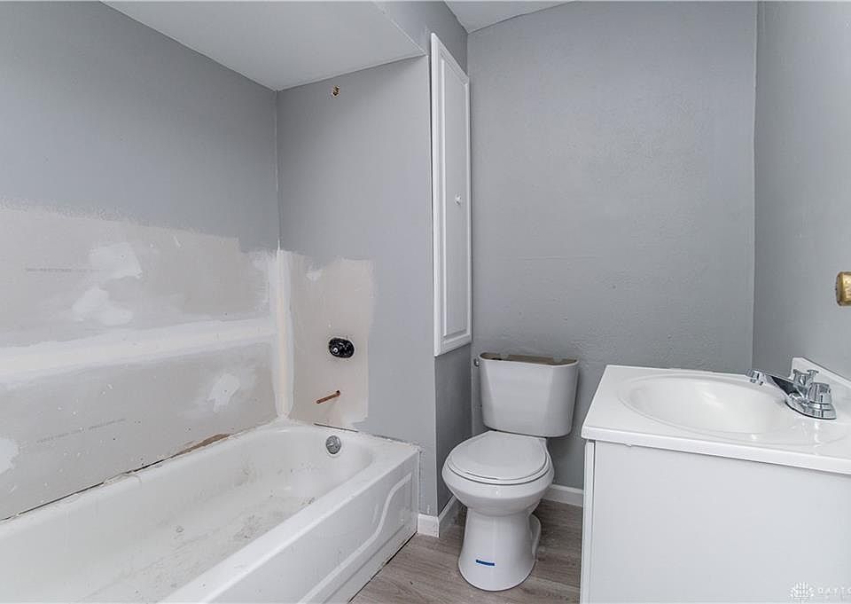 1st image of 3813 Hoover Ave
