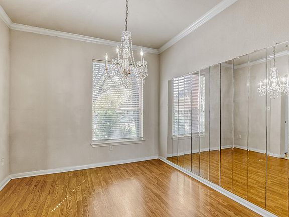 4th image of 700 Runners Rdg