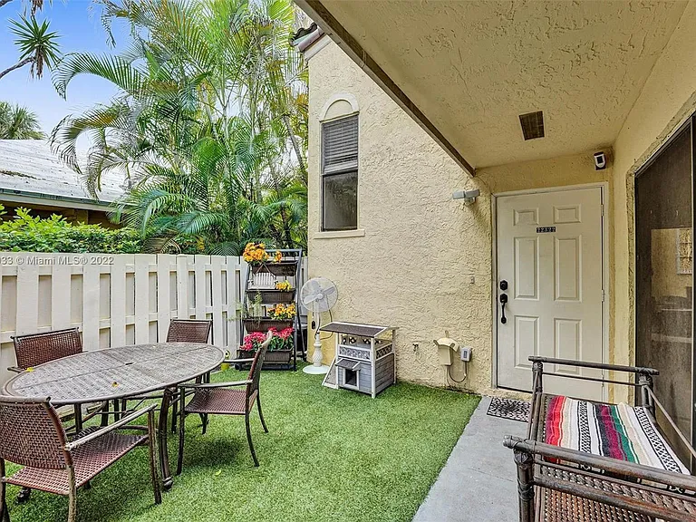 22322 Pineapple Walk Dr — Photo 9