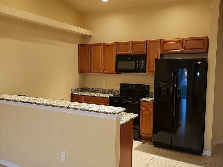 4525 SW 8th Pl — Photo 3