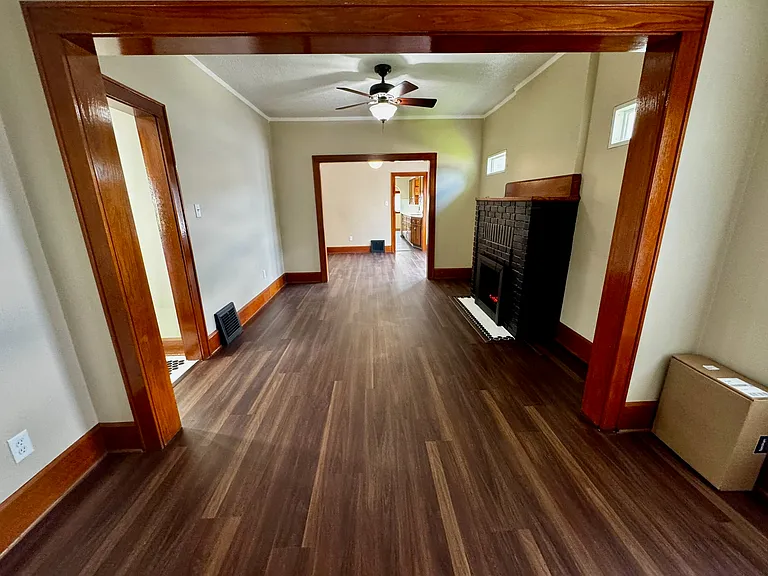 1362 Easton Dr — Photo 3