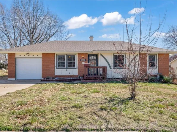 3613 Randall Dr, Independence, MO 64055