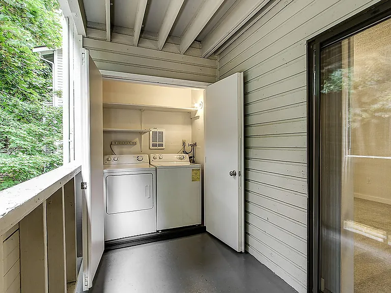 Cedar Terrace — Photo 8