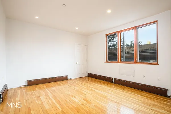 Rented by MNS Marketing | media 11