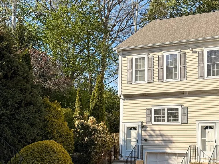 4 Laurel Heights Rd #4 — Photo 1