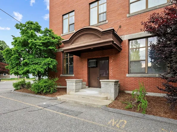 90 McKinstry Ave APT 117, Chicopee, MA 01013