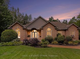 6235 Deermeadow Dr, Ottawa, ON K4P 1M9