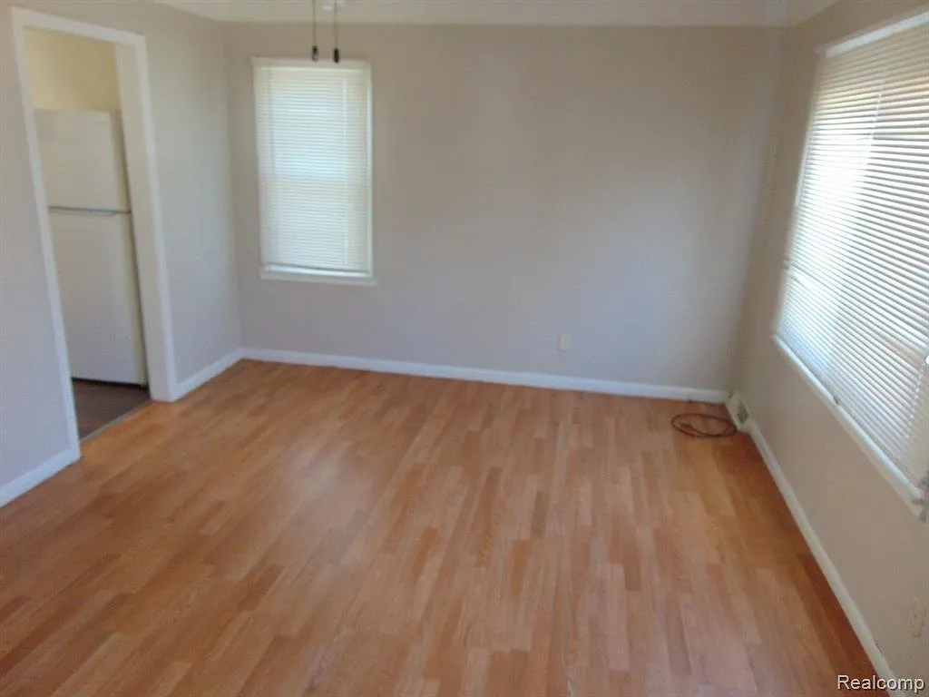 Building Photo - 13054 Sarsfield Ave
