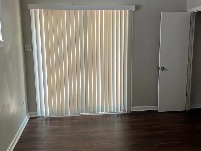 2292 Redwood Ave — Photo 6