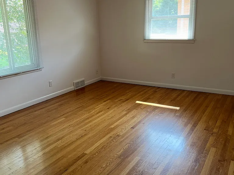 402 Rushmore Ln #4 — Photo 4