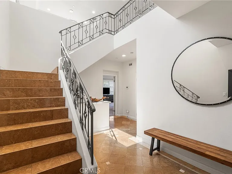 709 N Lucia Ave #B — Photo 3