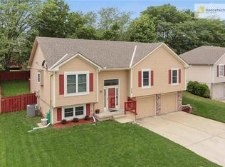 504 NE Topaz Dr, Lees Summit, MO 64086