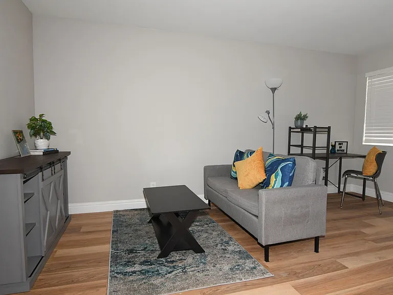 310 Pine St — Photo 16