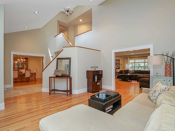 4th image of 9 Hilltop Ln