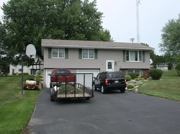 417 Dewey St, Cuba City, WI 53807