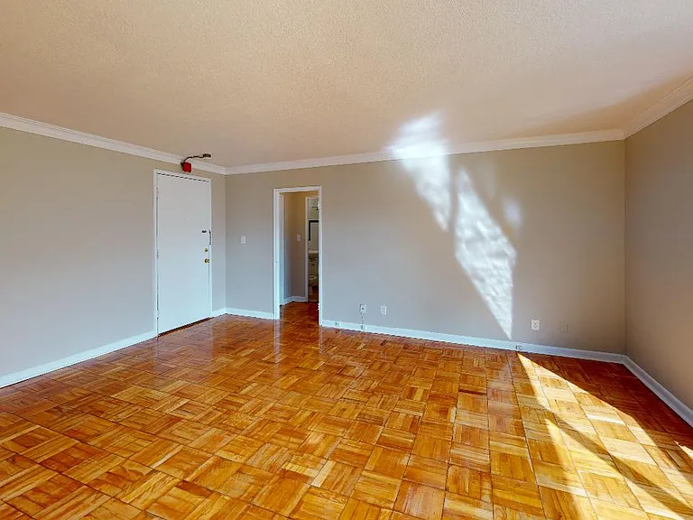 15 Eastwood Rd — Photo 3