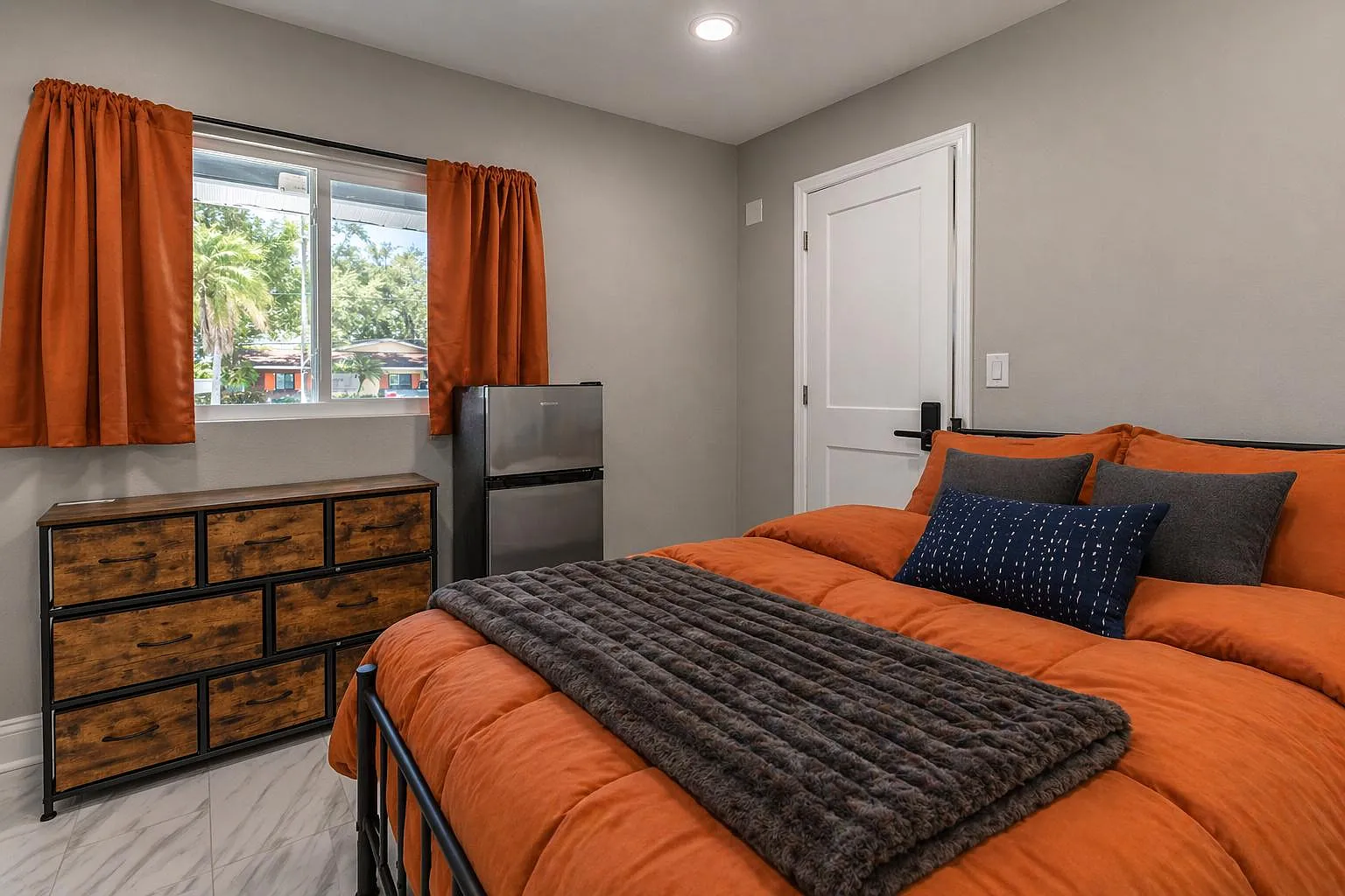4 bed, 6.0 bath, 1481 sqft, $1,343 — Photo 2