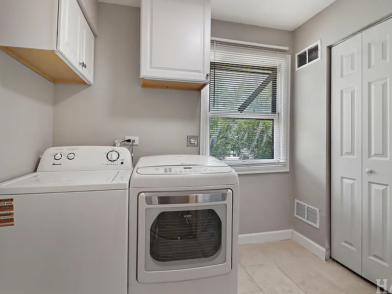 2208 Kensington Dr — Photo 8