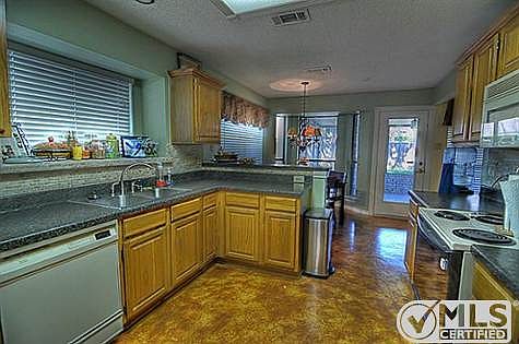 4th image of 3837 Parkmont Dr