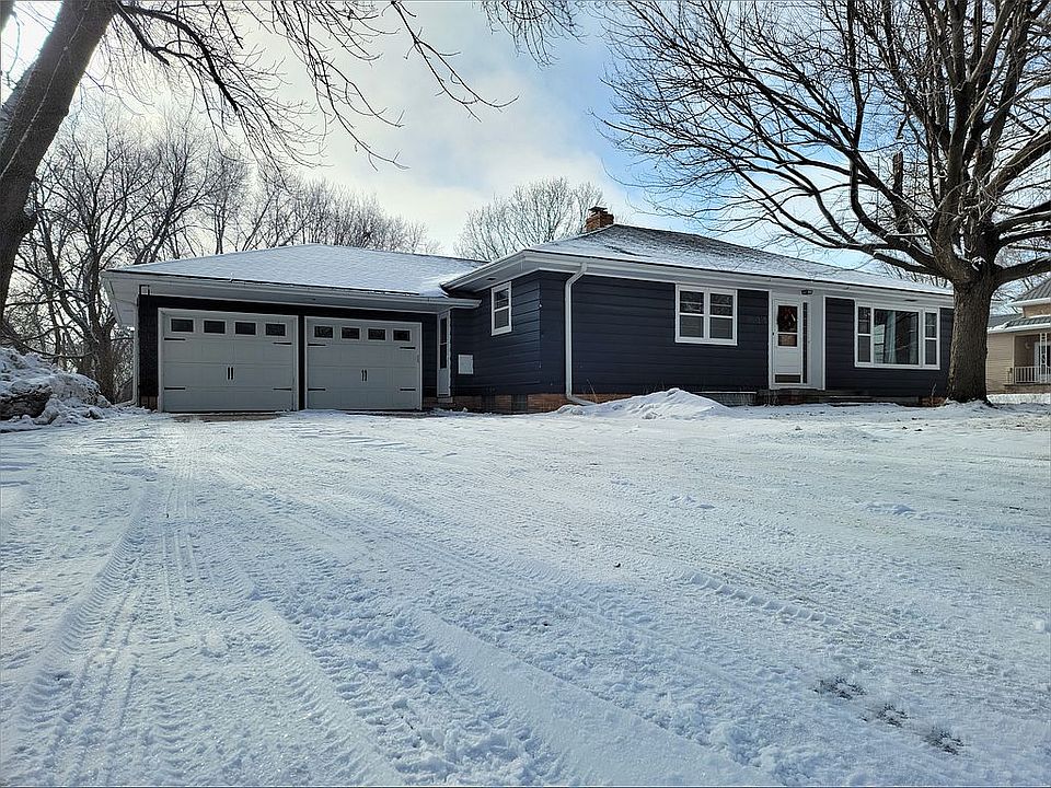 Corner lot, ample parking