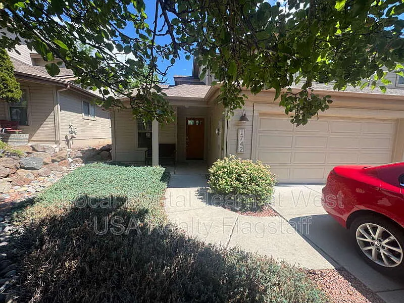 3 bed, 2.5 bath, 2000 sqft, $2,800 — Photo 2
