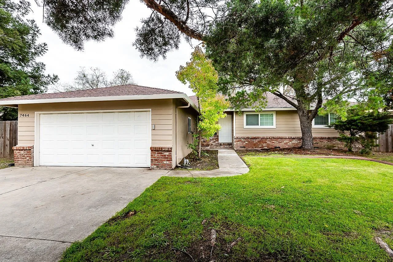 4 bed, 2.5 bath, 1962 sqft, $2,800 — Photo 1