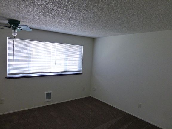 Bedroom 1- 12' x 12'