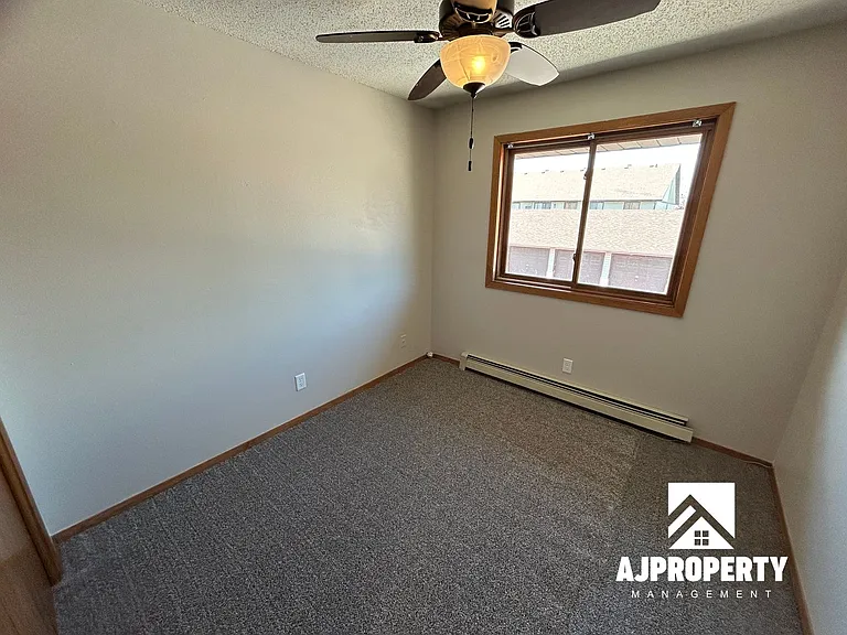 1312 E Keystone Dr — Photo 10