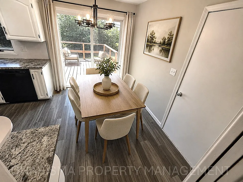 3 bed, 1.5 bath, 1418 sqft, $1,899 — Photo 3