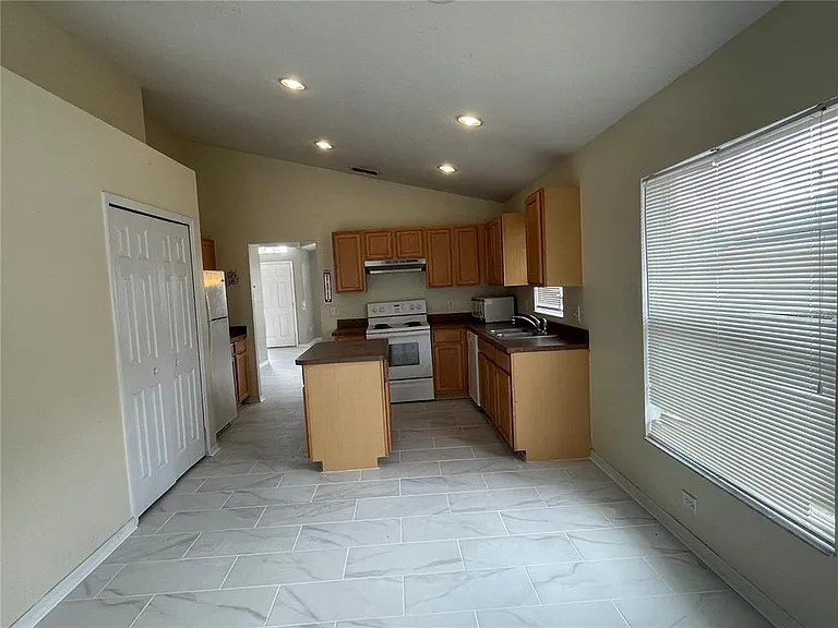 712 Brayton Ln — Photo 11