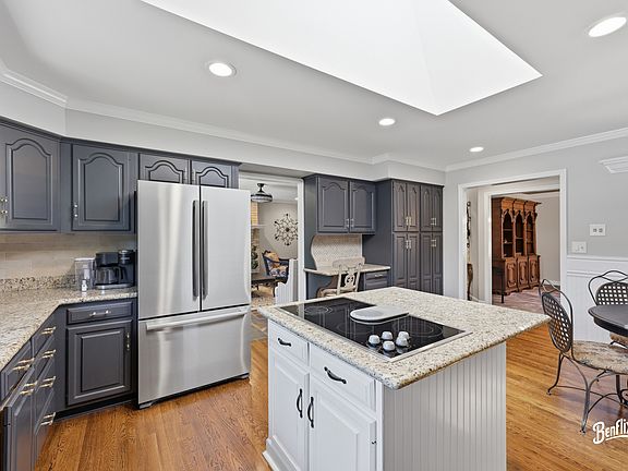 5th image of 2051 N Ridge Ave