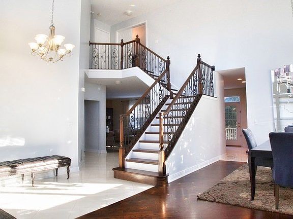 3rd image of 32 Wellesley Cir #32