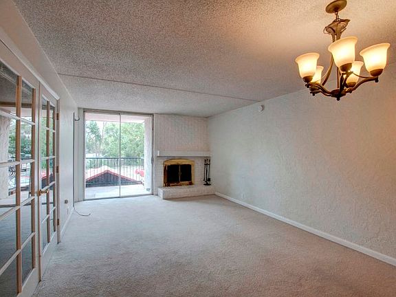 3rd image of 805 29th St APT 210