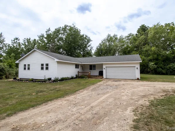 8643 E Durand Rd, Durand, MI 48429