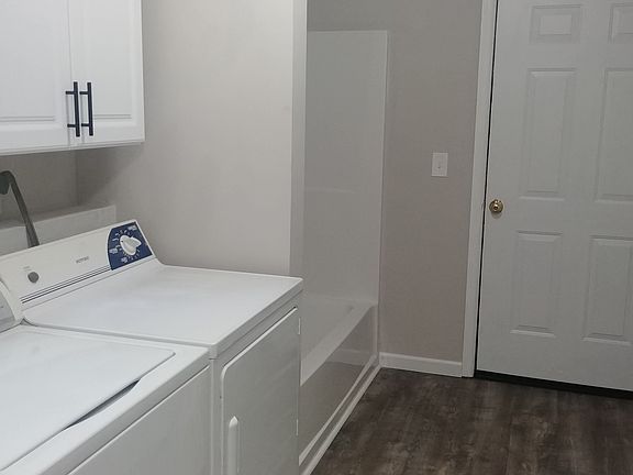 Bath/laundry/mud room