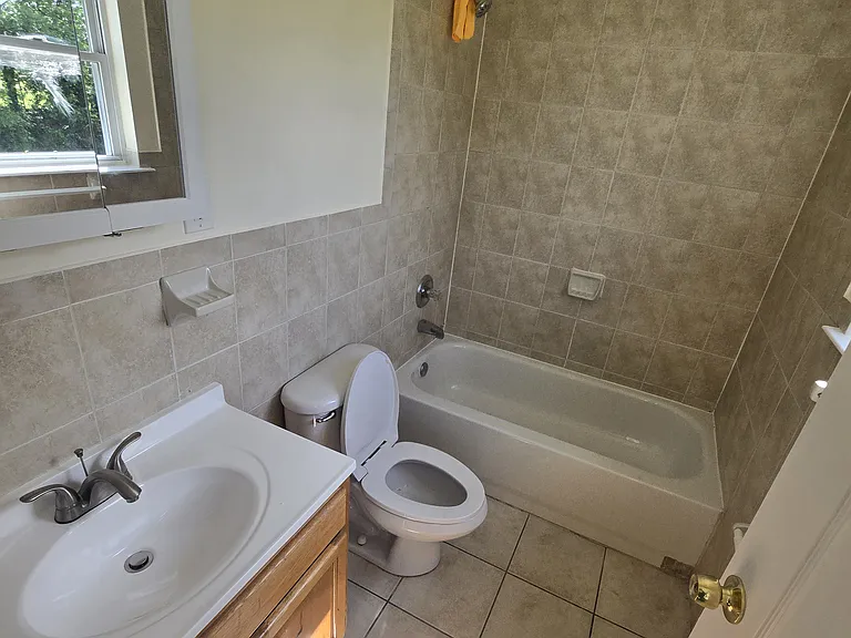429 S 19th St #G2 — Photo 9