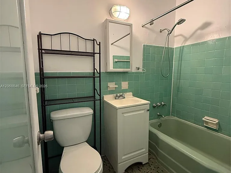 1616 Michigan Ave #15 — Photo 7