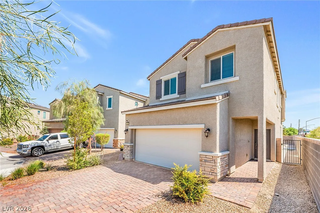 3 bed, 2.5 bath, 2129 sqft, $2,300 — Photo 2