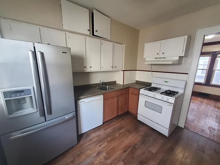 137-139 McKinley St — Photo 14