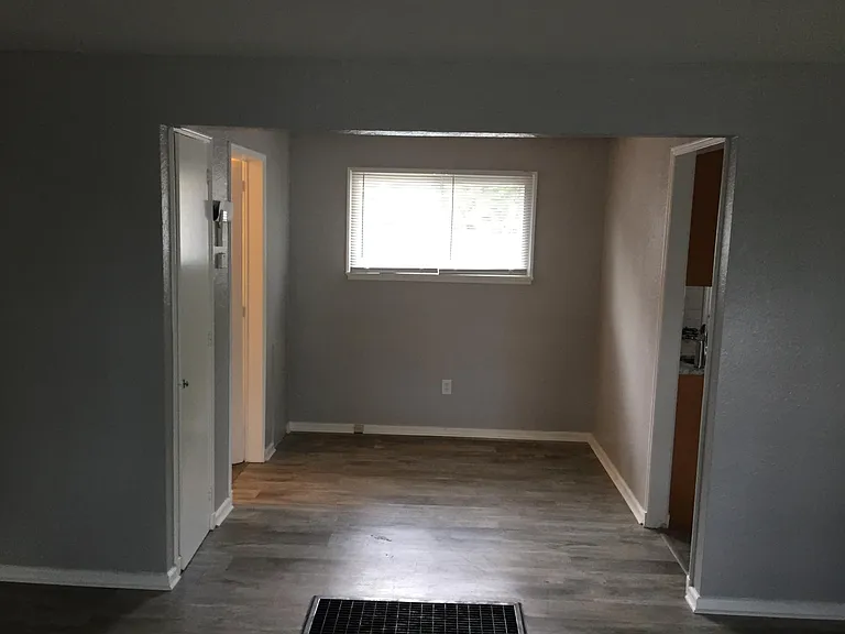 15 Webster Park Ave — Photo 5
