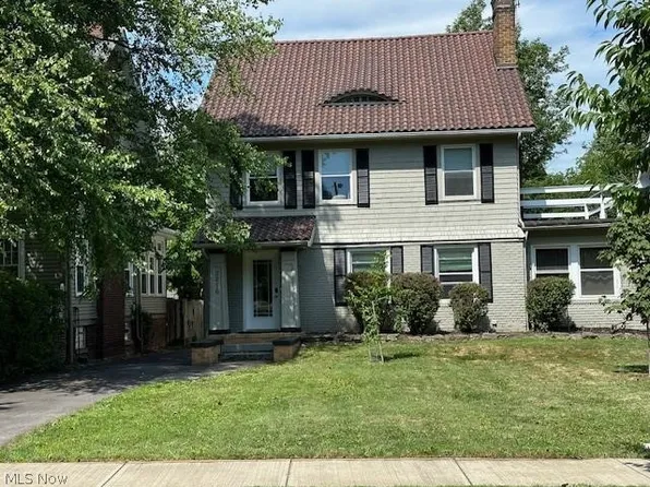 2216 Delaware Dr, Cleveland Heights, OH 44106