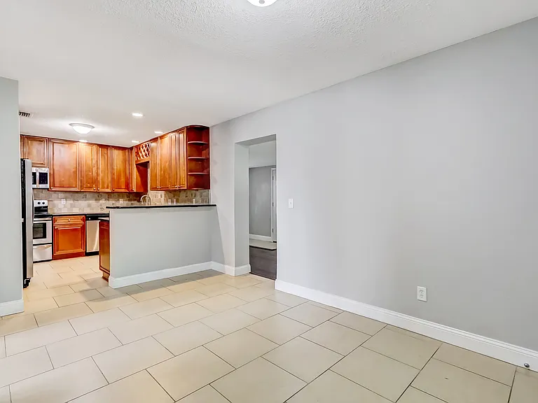 5761 Lake Lucina Dr S — Photo 17