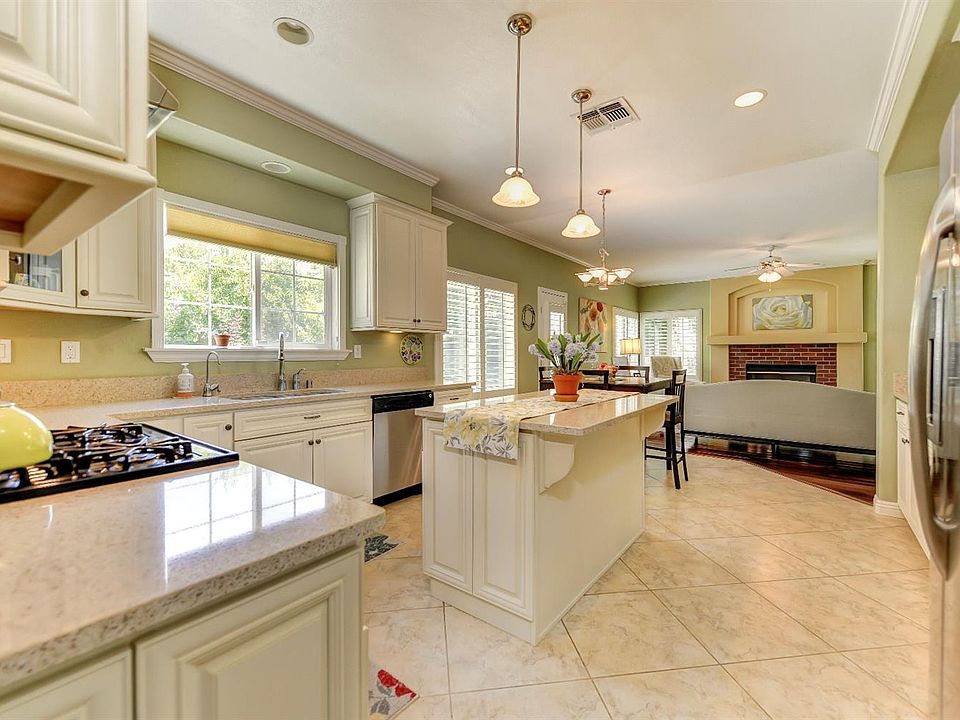 2nd image of 3304 Lake Terrace Dr