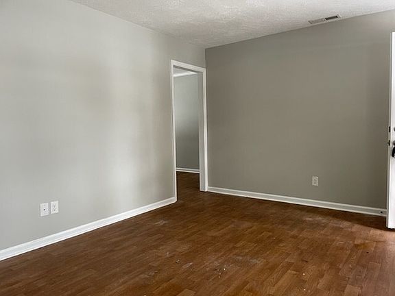 3rd image of 105 Sandy Dr