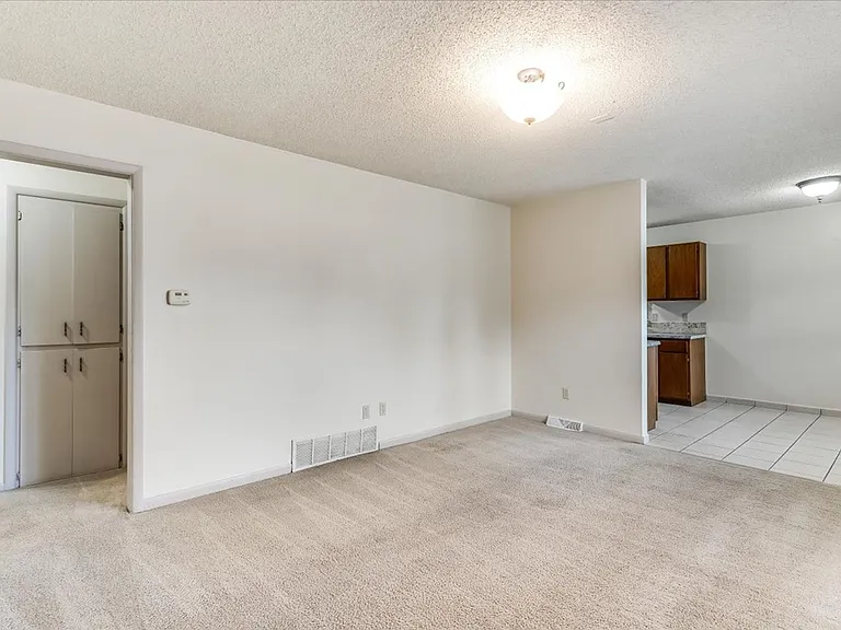 554 S Circle Dr — Photo 4