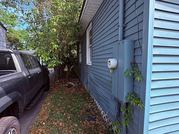 4th image of 2881 LENOX Avenue