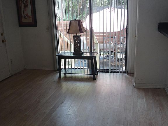 3rd image of 801 E Idlewild Ave