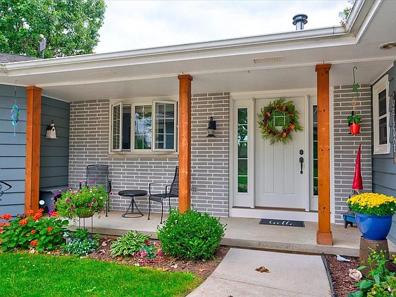 3rd image of 1776 Oakview Dr