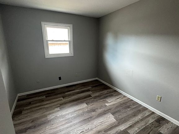 5th image of 3308 Sablewood Dr APT 2
