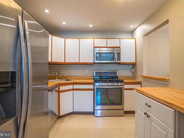 27 Chambord Ct — Photo 9
